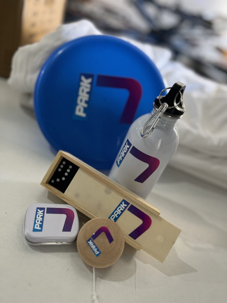 Opinie bustwear robimy nadruki drukarnia nadruków bydgoszcz mazowieckie koszulki z logo nadruk na koszulce logotyp gadzety z logo