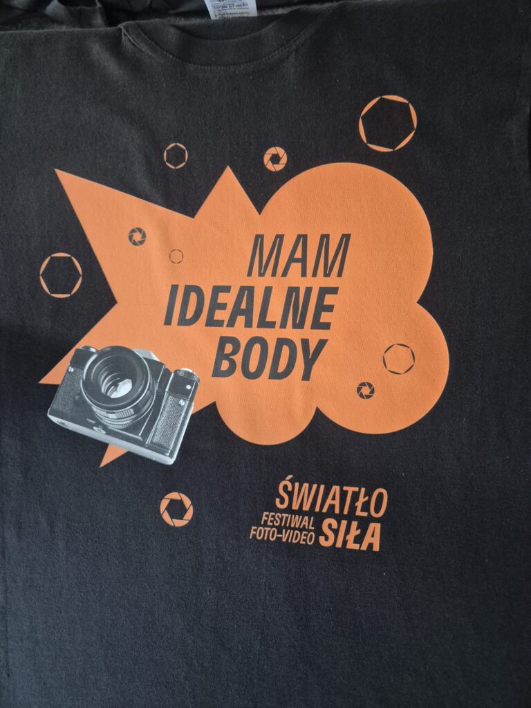 Opinie bustwear robimy nadruki drukarnia nadruków bydgoszcz mazowieckie koszulki z logo nadruk na koszulce logotyp grafika